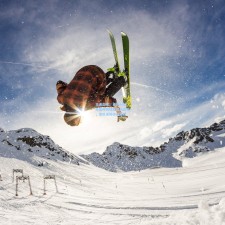 王者归来！重伤400天后传奇球星复出首秀，率队逆转终结连败