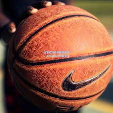 冰雪运动热潮席卷全国，青少年选手崭露头角