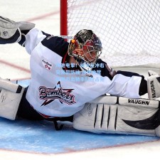 风驰电掣！威少左冲右突撕裂防线 连续攻筐如利刃出鞘率队抢占先机