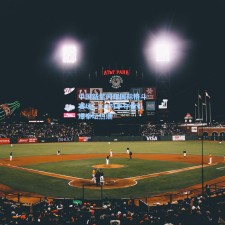 中国新星闪耀国际格斗赛场，KO对手夺金引爆拳坛热潮