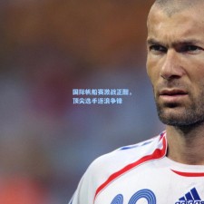 国际帆船赛激战正酣，顶尖选手逐浪争锋